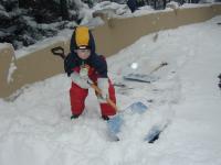 2005-03-15-Ruidoso-snowed-in-30-shovelling-Dax.JPG