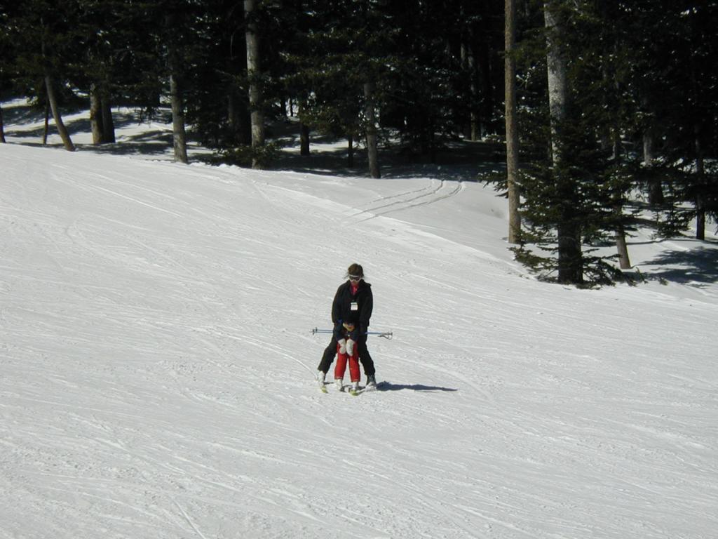 2005/03(March)/Ruidoso/Day4-skiing/1024x768_2005-03-16-Ruidoso-skiing-09-Suzi-Dax.JPG