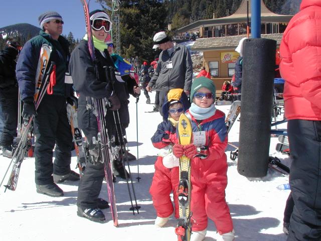 2005/03(March)/Ruidoso/Day4-skiing/640x480_2005-03-16-Ruidoso-skiing-19-Suzi-Dax-Chance.JPG