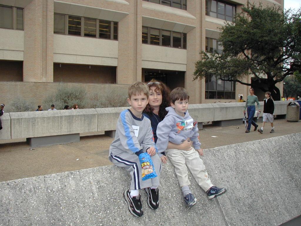 2005/03(March)/UT-Open-House/1024x768_2005-03-05-UT-Open-House-13-Chance-Dax.JPG
