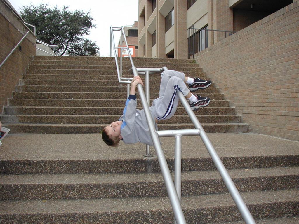 2005/03(March)/UT-Open-House/1024x768_2005-03-05-UT-Open-House-15-Chance.JPG