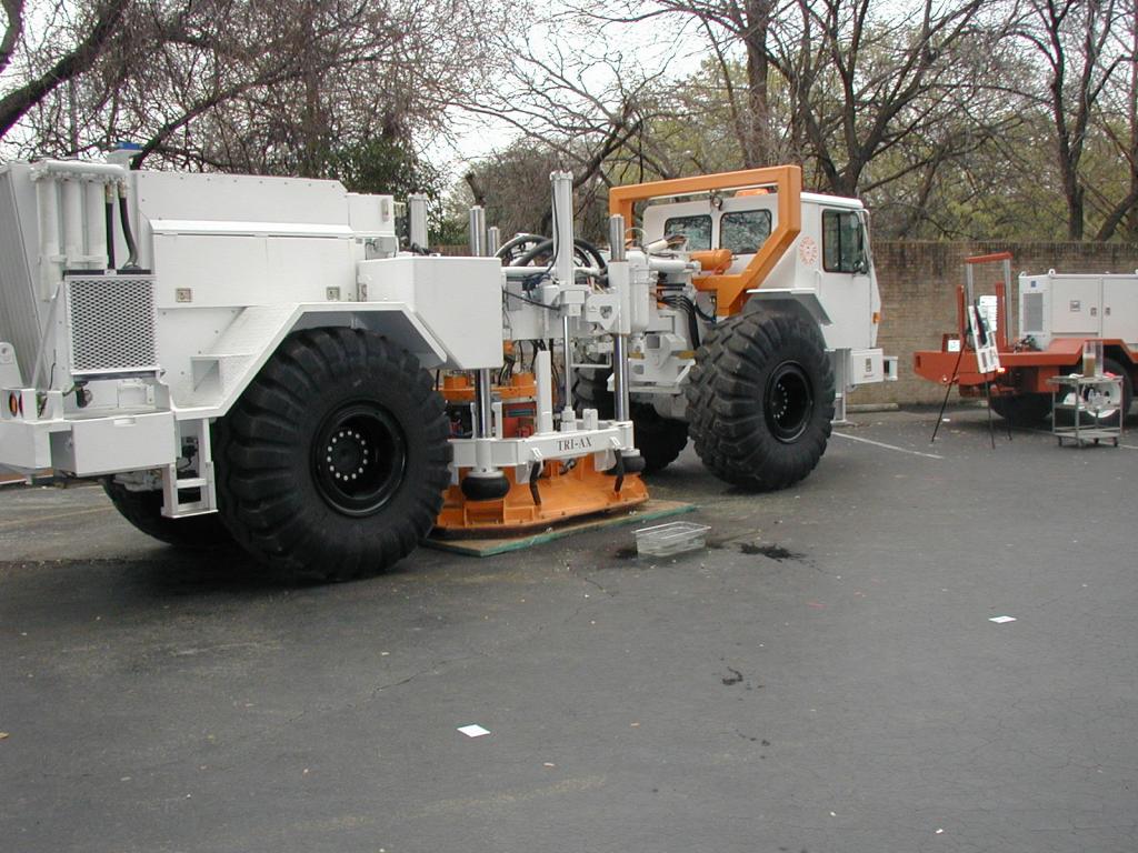 2005/03(March)/UT-Open-House/1024x768_2005-03-05-UT-Open-House-18-Earthquake-machine.JPG