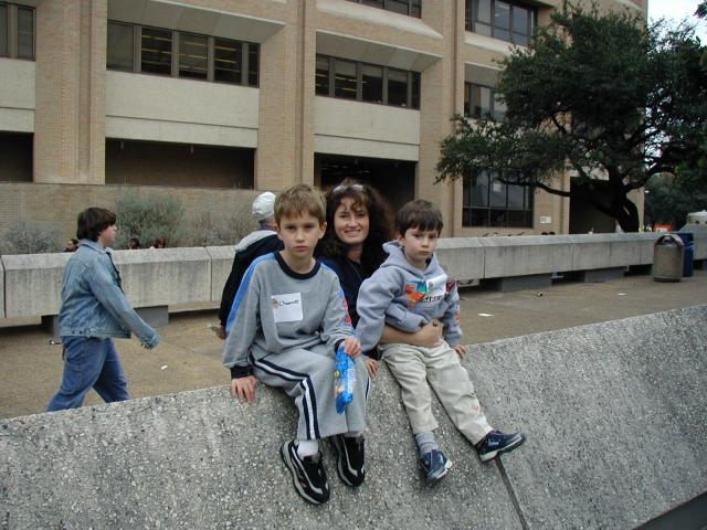 2005/03(March)/UT-Open-House/640x480_2005-03-05-UT-Open-House-12-Chance-Dax.JPG