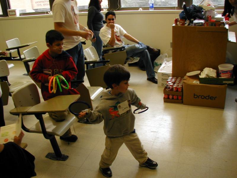 2005/03(March)/UT-Open-House/800x600_2005-03-05-UT-Open-House-06-Dax.JPG