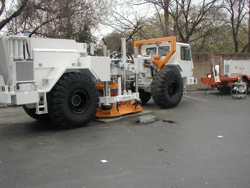 2005/03(March)/UT-Open-House/800x600_2005-03-05-UT-Open-House-18-Earthquake-machine.JPG