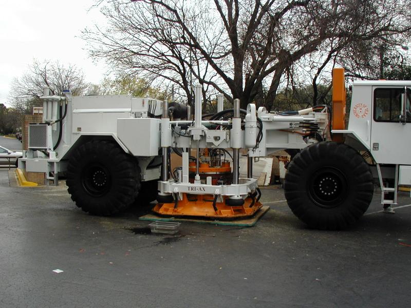 2005/03(March)/UT-Open-House/800x600_2005-03-05-UT-Open-House-20-Earthquake-machine.JPG