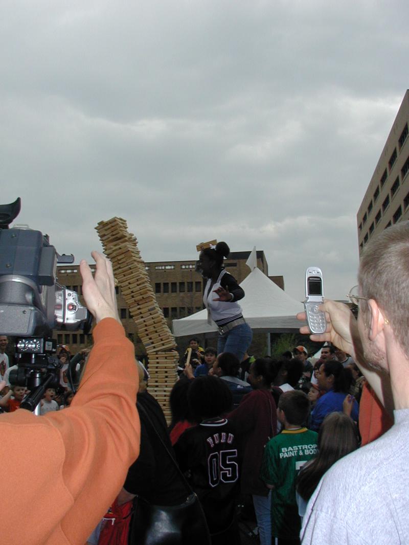 2005/03(March)/UT-Open-House/800x600_2005-03-05-UT-Open-House-23-block-tower-falling.JPG