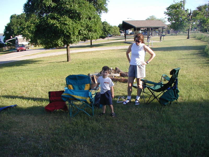 2005/04(April)/Camping-Lake-Georgetown/800x600_2005-04-23-Camping-Lake-Georgetown-3-Dax-Suzi.JPG
