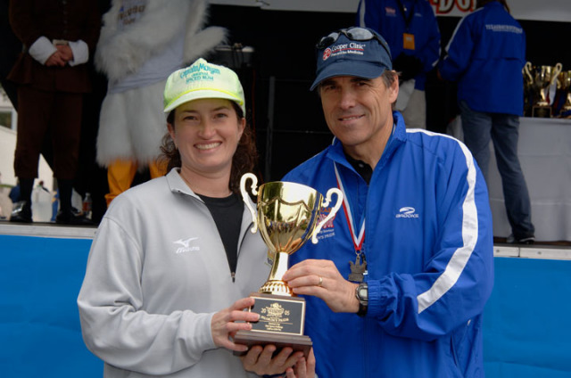 2005-04-Suzi-Governor-Perry-trophy.jpg