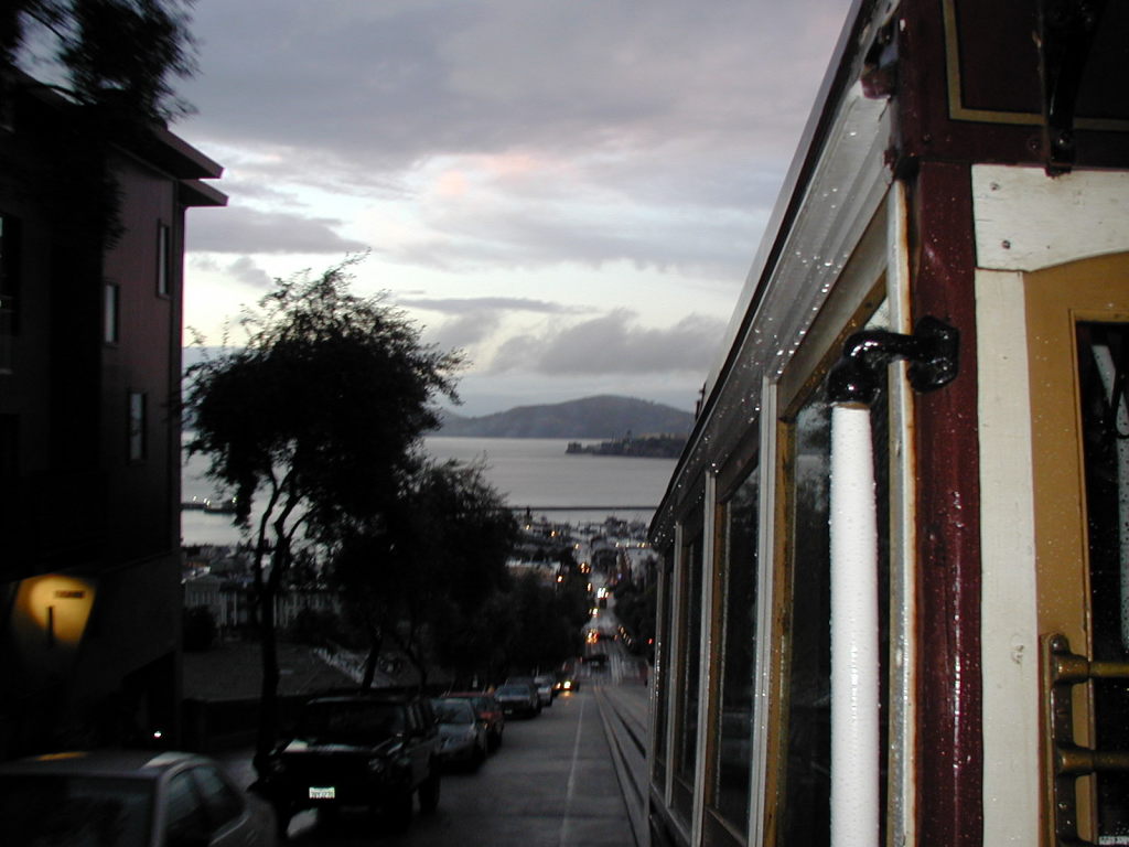 2005-04-03-SanFrancisco-7-cable-car.JPG