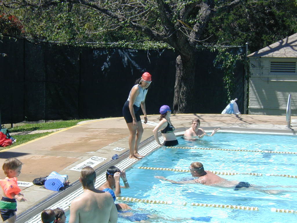 2005/04(April)/Swimming/1024x768_2005-04-02-Big-Stacy-Pool-2-Kavita-Suzi.JPG