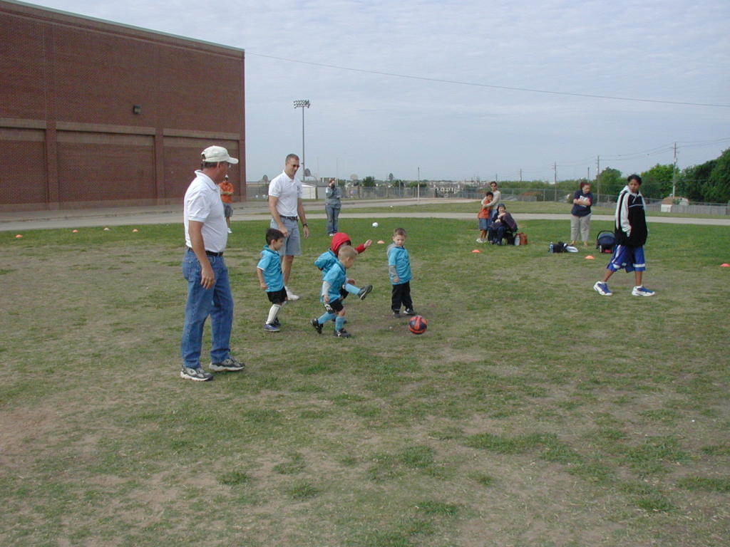 2005/04(April)/Tball-Soccer/1024x768_2005-04-23-Soccer-Dax.JPG