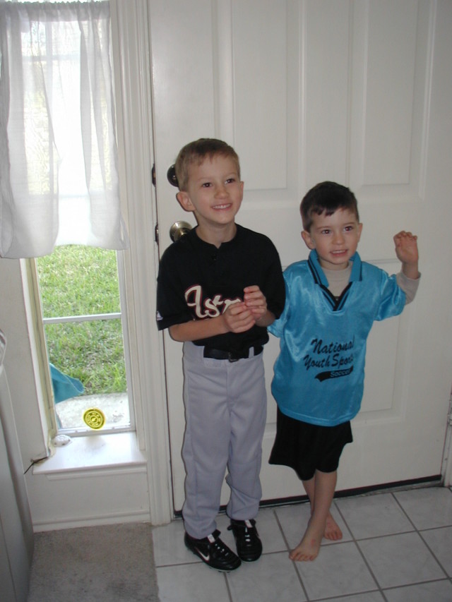 2005/04(April)/Tball-Soccer/640x480_2005-04-02-Chance-Tball-03-Dax-Soccer.JPG