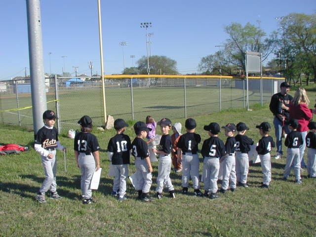 2005/04(April)/Tball-Soccer/640x480_2005-04-02-Chance-Tball-04-Astros.JPG