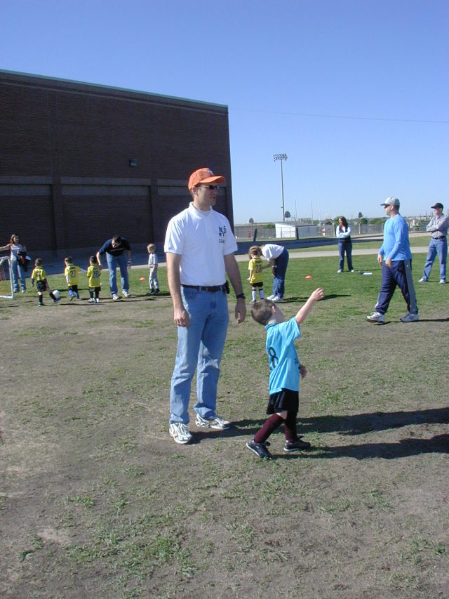 2005/04(April)/Tball-Soccer/640x480_2005-04-02-Dax-Soccer-16.JPG