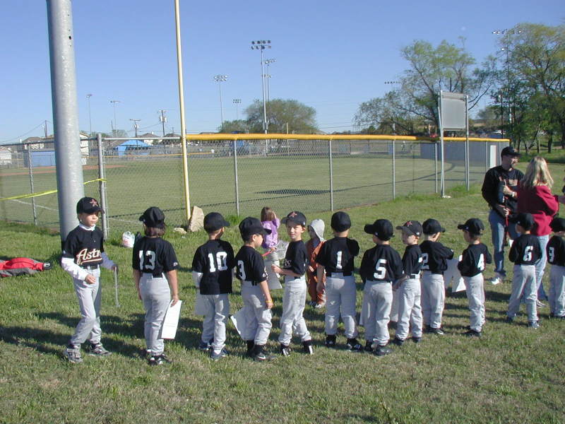 2005/04(April)/Tball-Soccer/800x600_2005-04-02-Chance-Tball-04-Astros.JPG