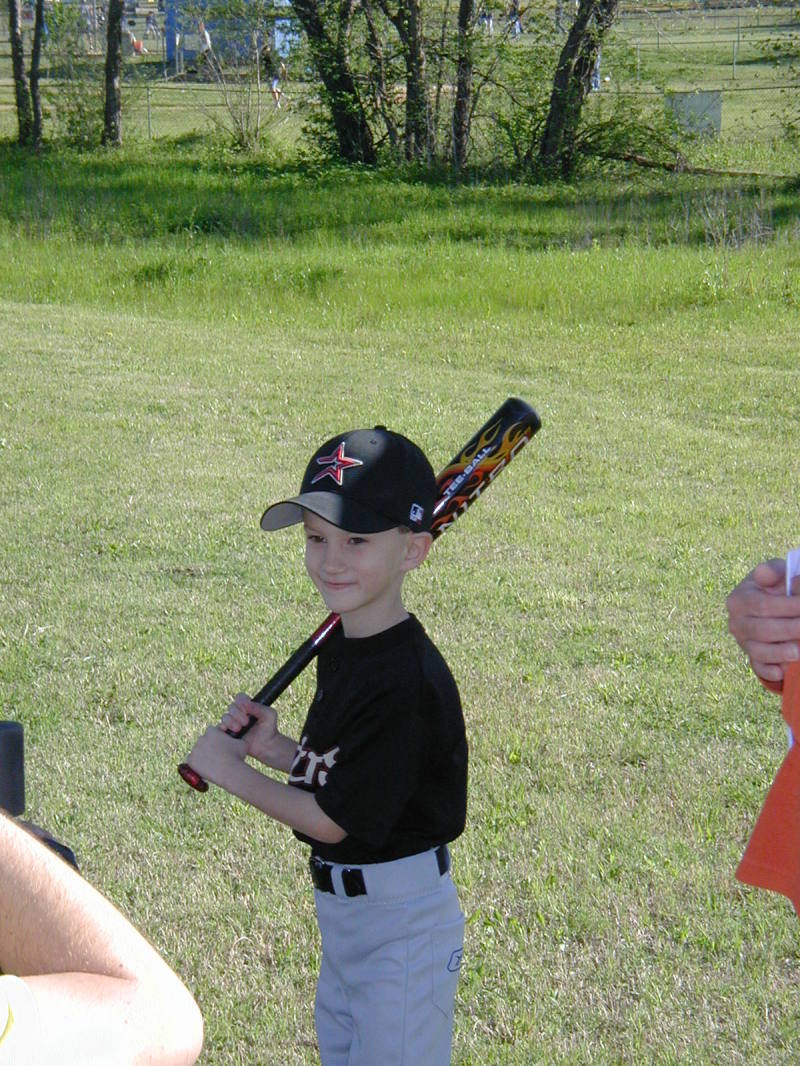 2005/04(April)/Tball-Soccer/800x600_2005-04-02-Chance-Tball-07-Astros.JPG