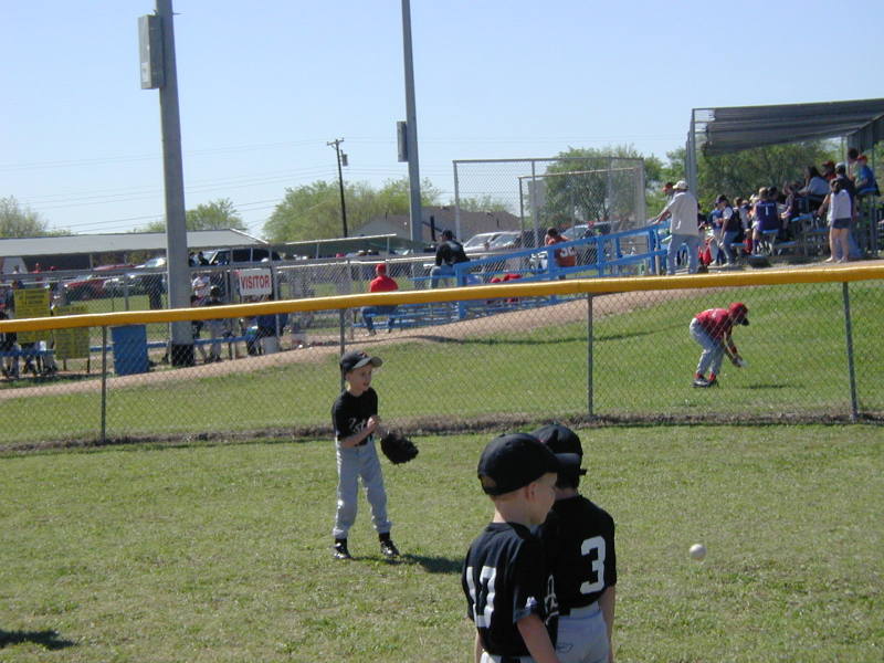 2005/04(April)/Tball-Soccer/800x600_2005-04-02-Chance-Tball-18.JPG