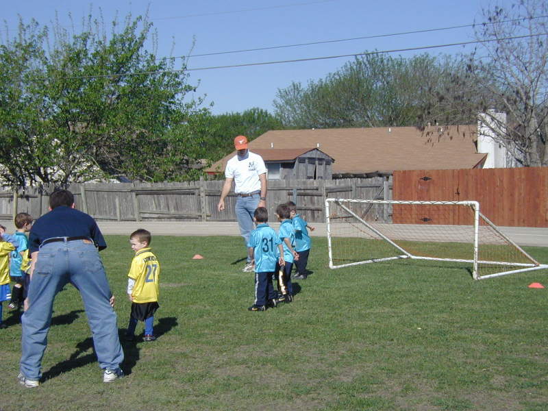 2005/04(April)/Tball-Soccer/800x600_2005-04-02-Dax-Soccer-13.JPG