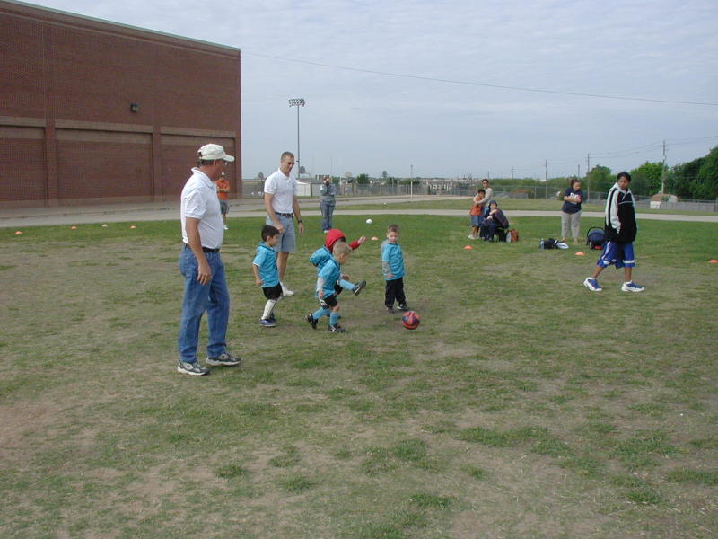 2005/04(April)/Tball-Soccer/800x600_2005-04-23-Soccer-Dax.JPG