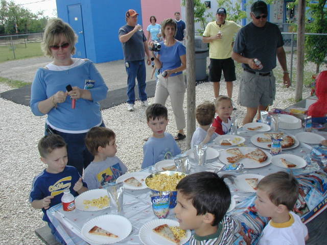 2005/04(April)/Zachary-soccer-party/2005-04-16-Zachary-bday-Kiddie-Acres-01.JPG