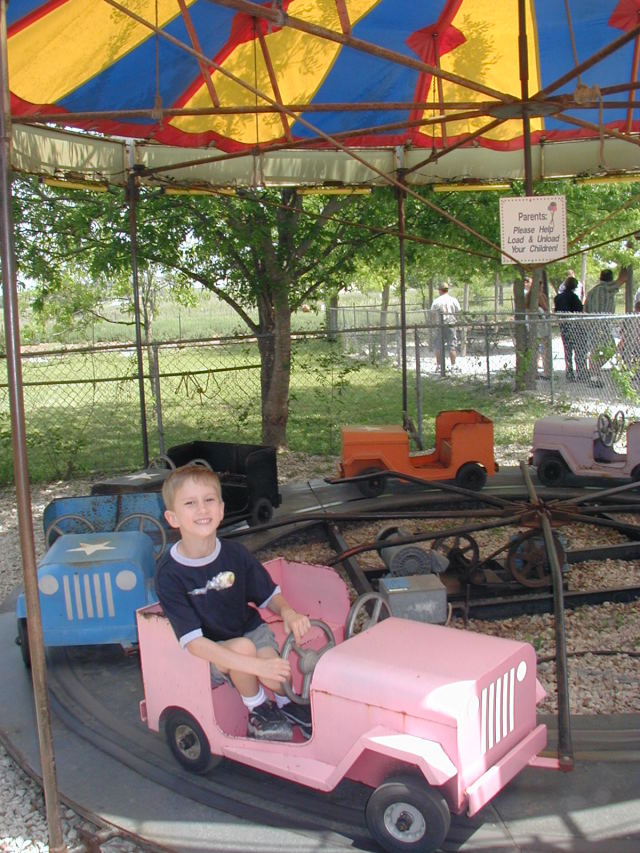 2005/04(April)/Zachary-soccer-party/640x480_2005-04-16-Zachary-bday-Kiddie-Acres-17-Chance.JPG