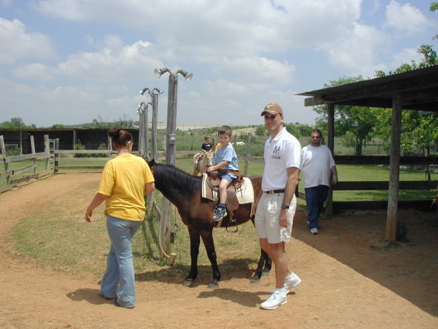 2005-04-16-Zachary-bday-Kiddie-Acres-19-Dax-Travis-pony.JPG