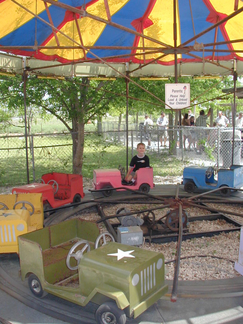2005-04-16-Zachary-bday-Kiddie-Acres-16-Chance.JPG