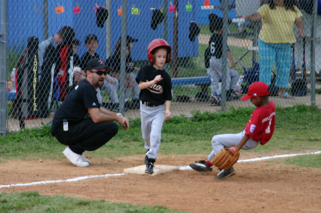 2005/05(May)/15th-Chance-Tball/1024x768_2005-05-14-Chance-Tball-05-made-it-to-1st.JPG