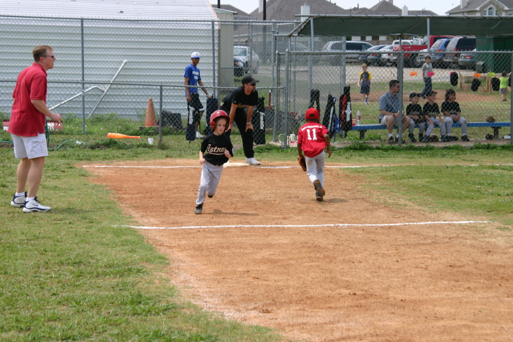 2005-05-14-Chance-Tball-08-running-to-2nd.JPG