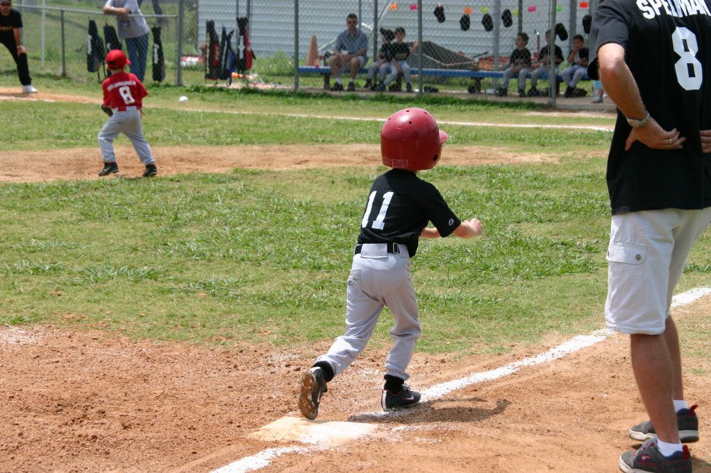 2005/05(May)/15th-Chance-Tball/1024x768_2005-05-14-Chance-Tball-10-running-home.JPG