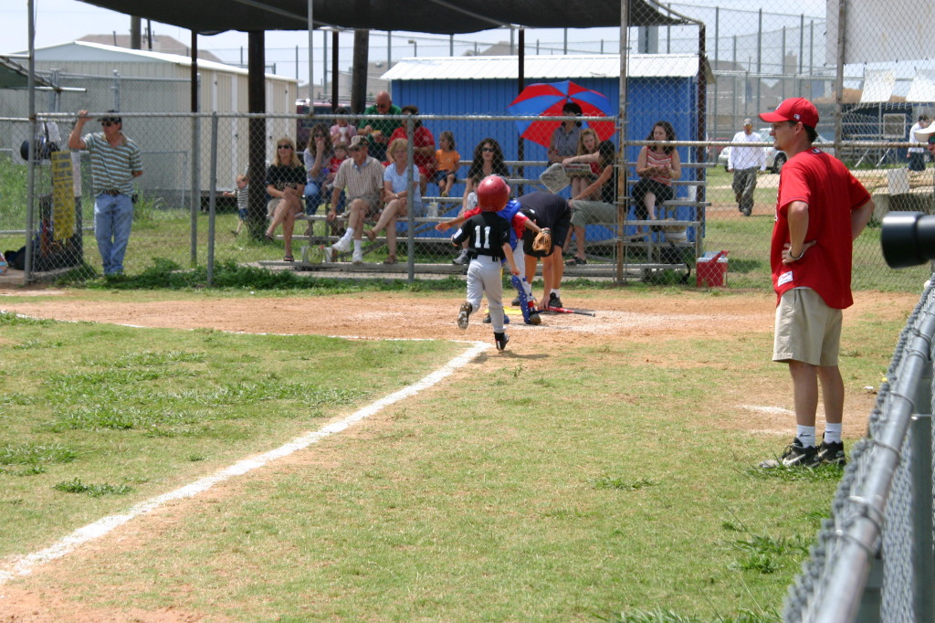 2005/05(May)/15th-Chance-Tball/1024x768_2005-05-14-Chance-Tball-12-running-home.JPG
