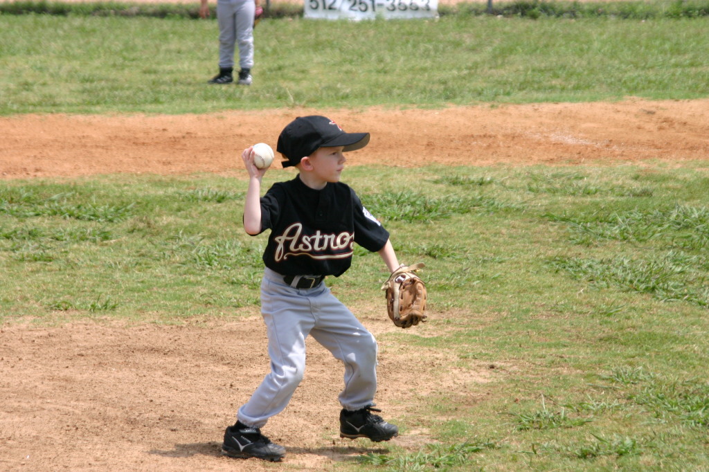 2005/05(May)/15th-Chance-Tball/1024x768_2005-05-14-Chance-Tball-15-Scotty-throwing.JPG