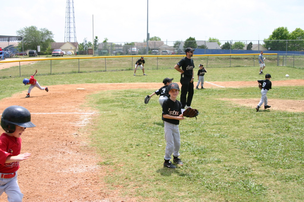 2005/05(May)/15th-Chance-Tball/1024x768_2005-05-14-Chance-Tball-18-playing-3rd-base.JPG