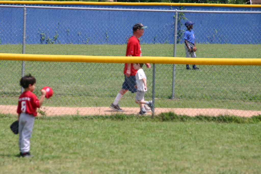 2005/05(May)/15th-Chance-Tball/1024x768_2005-05-14-Chance-Tball-22-Dax-running.JPG