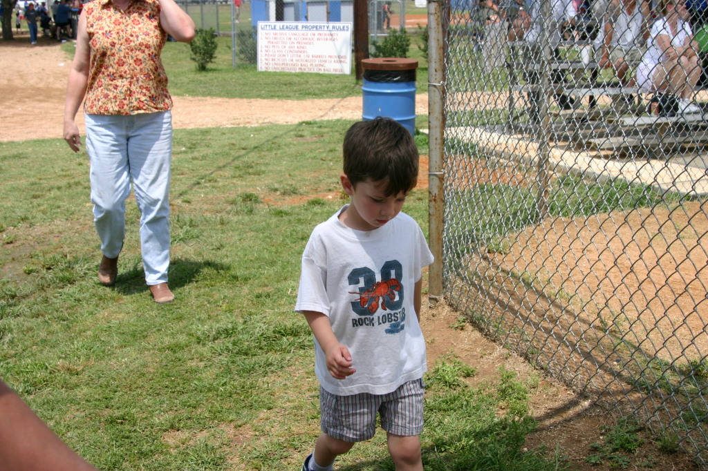2005/05(May)/15th-Chance-Tball/1024x768_2005-05-14-Chance-Tball-26-Dax-running.JPG