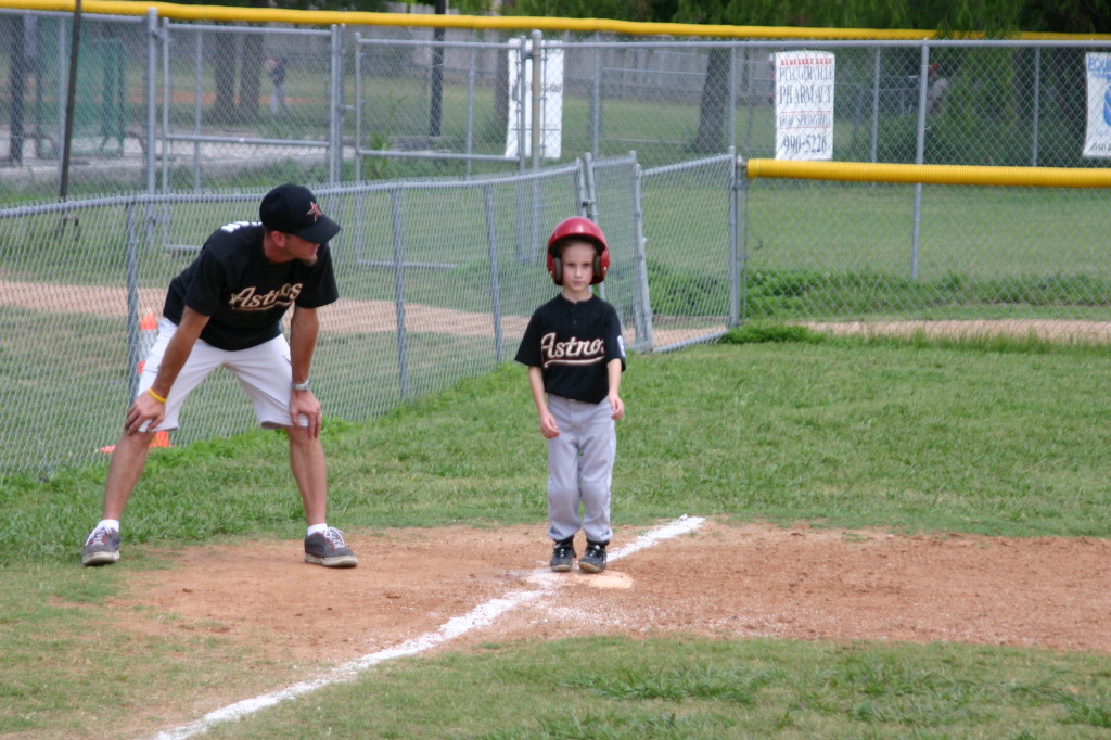 2005/05(May)/15th-Chance-Tball/1024x768_2005-05-14-Chance-Tball-29-running-to-home-plate.JPG