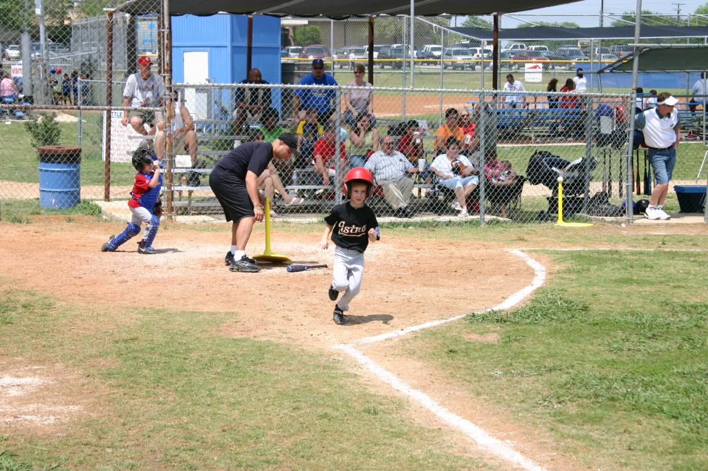 2005/05(May)/15th-Chance-Tball/1024x768_2005-05-14-Chance-Tball-40-running.JPG