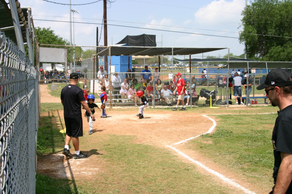 2005/05(May)/15th-Chance-Tball/1024x768_2005-05-14-Chance-Tball-46-running-home.JPG
