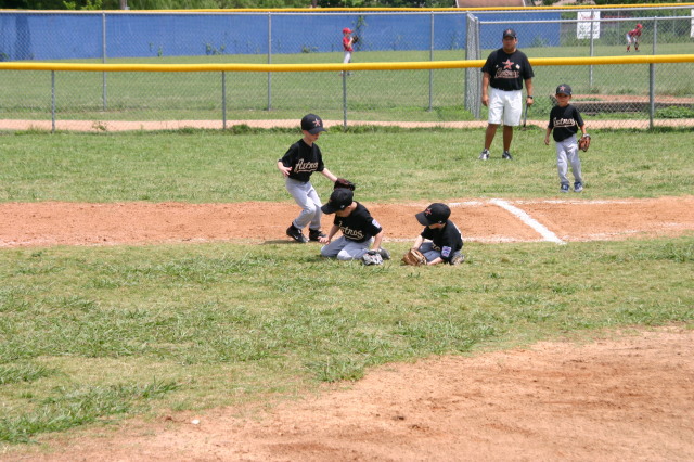2005-05-14-Chance-Tball-14-wheres-the-ball.JPG