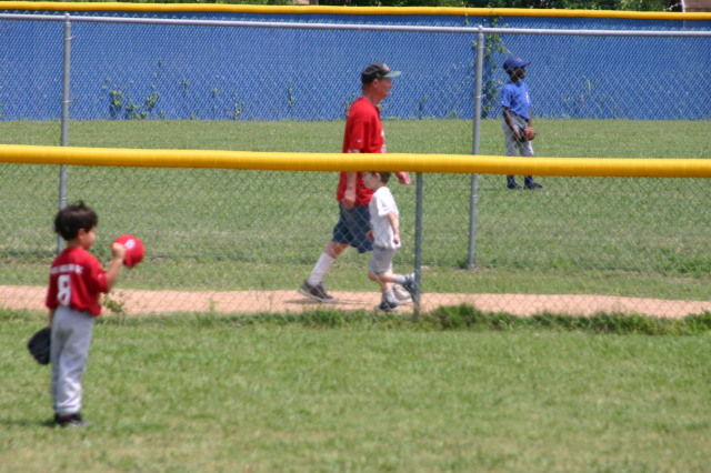 2005-05-14-Chance-Tball-22-Dax-running.JPG