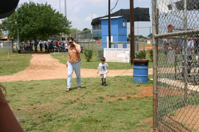 2005-05-14-Chance-Tball-23-Dax-running.JPG