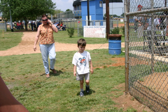 2005-05-14-Chance-Tball-25-Dax-running.JPG