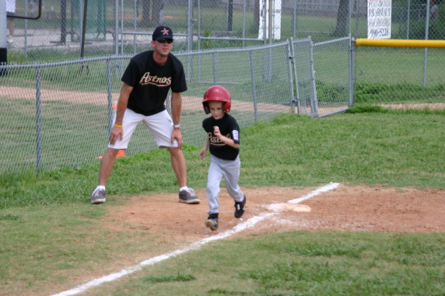 2005-05-14-Chance-Tball-30-running-to-home-plate.JPG