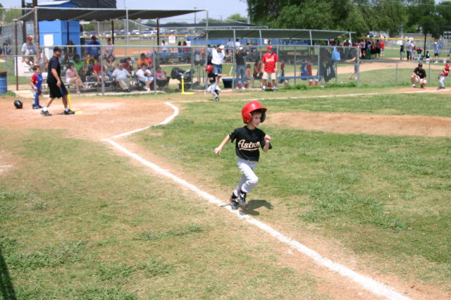 2005/05(May)/15th-Chance-Tball/640x480_2005-05-14-Chance-Tball-41-running.JPG