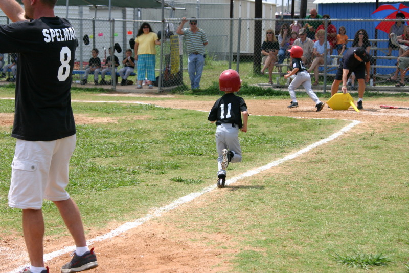 2005-05-14-Chance-Tball-11-running-home.JPG