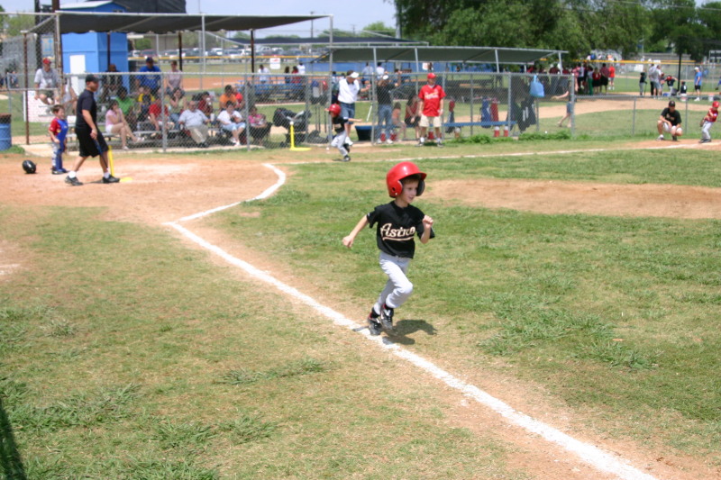 2005/05(May)/15th-Chance-Tball/800x600_2005-05-14-Chance-Tball-41-running.JPG