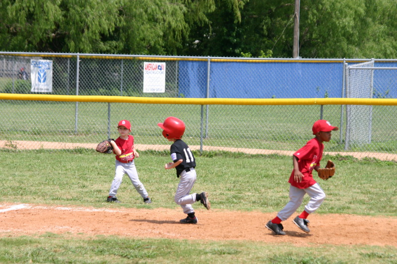 2005-05-14-Chance-Tball-44-running-home.JPG
