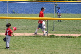 2005-05-14-Chance-Tball-22-Dax-running.JPG