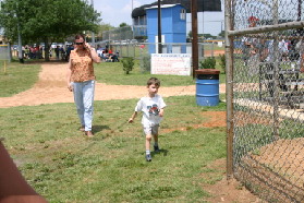 2005-05-14-Chance-Tball-24-Dax-running.JPG